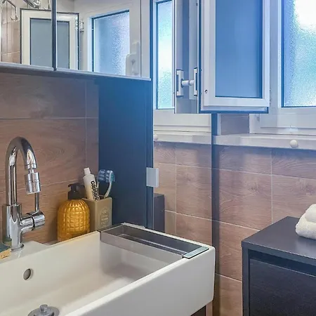 Lovely In With Kitchen Holiday home